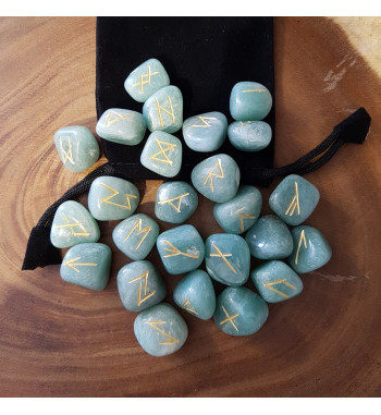 Tumbled Green Aventurine runes feature gold colored Elder Futhark runes and come with a black velveteen rune pouch.